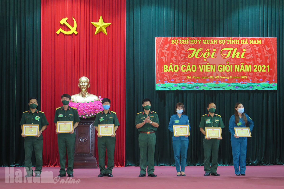 Bế mạc hội thi báo cáo viên giỏi trong LLVT tỉnh năm 2021