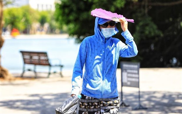 Khu vực Bắc Bộ và Trung Bộ nắng nóng, có nơi trên 38 độ C