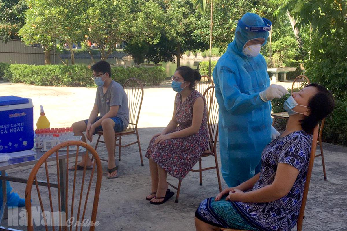 Tiếp nhận 75 công dân từ Mô-zăm-bích về cách ly phòng dịch tại Trung đoàn 151