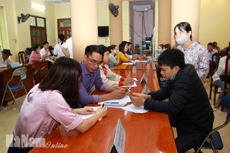 Ảnh hưởng của dịch Covid-19, hàng nghìn lao động hưởng trợ cấp thất nghiệp