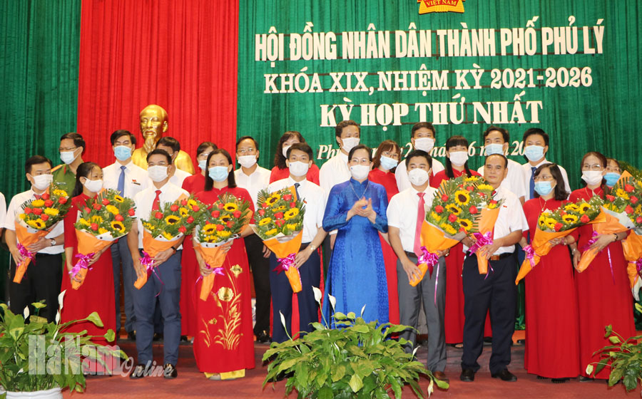 Kỳ họp thứ nhất HĐND thành phố Phủ Lý khóa XIX: Kiện toàn các chức danh HĐND và UBND thành phố khóa mới