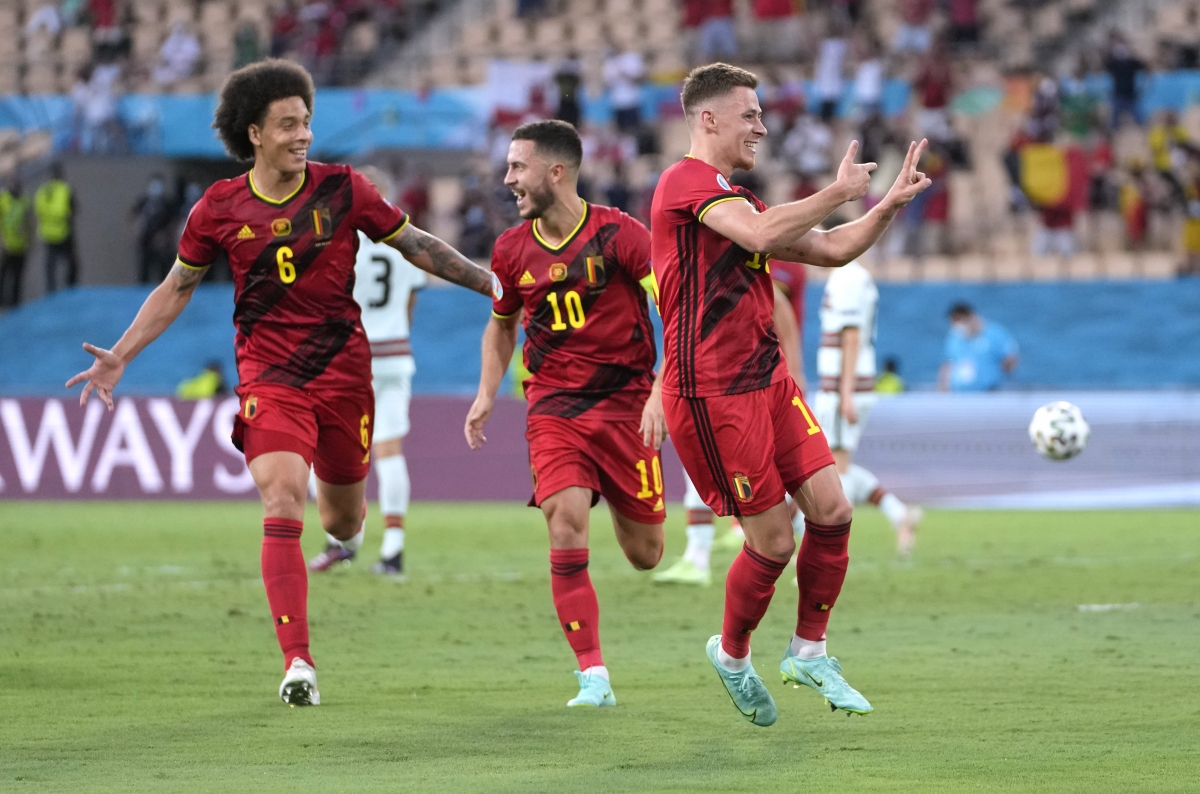 Bỉ biến Bồ Đào Nha thành cựu vương, CH Czech loại Hà Lan khỏi Euro