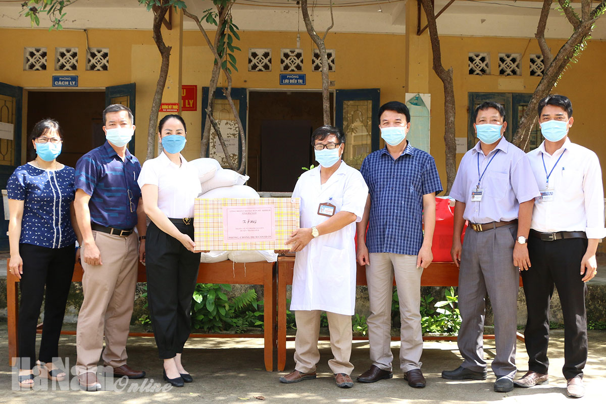 Công đoàn Chi cục DS-KHHGĐ tỉnh ủng hộ công tác phòng chống dịch Covid-19