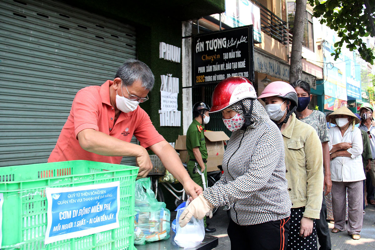 Tình người mùa Covid-19