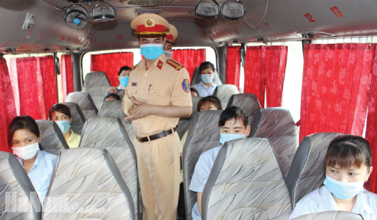 Tăng cường các biện pháp phòng, chống dịch Covid- 19 đối với xe đưa, đón công nhân