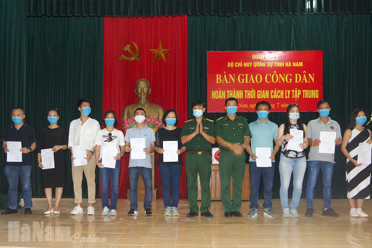 Trung đoàn 151 Bộ CHQS tỉnh bàn giao công dân hoàn thành cách ly tập trung