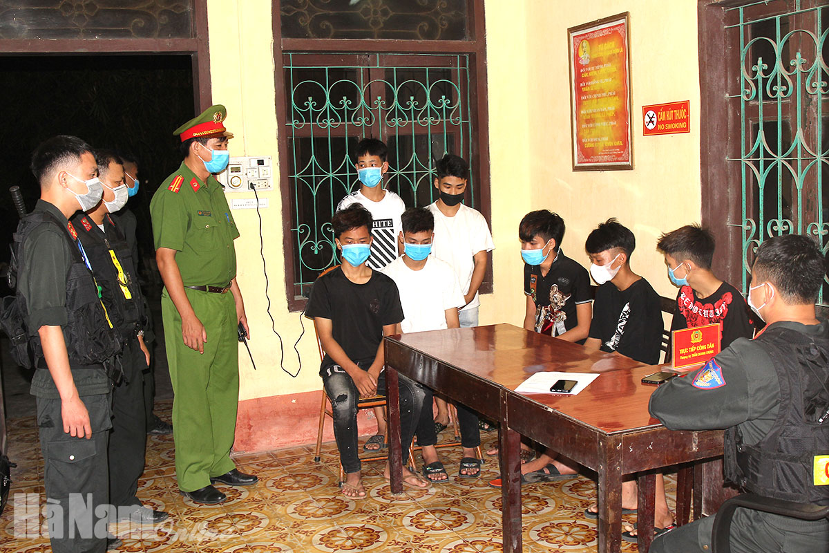 Bắt giữ nhóm thanh thiếu niên tụ tập đua xe trái phép