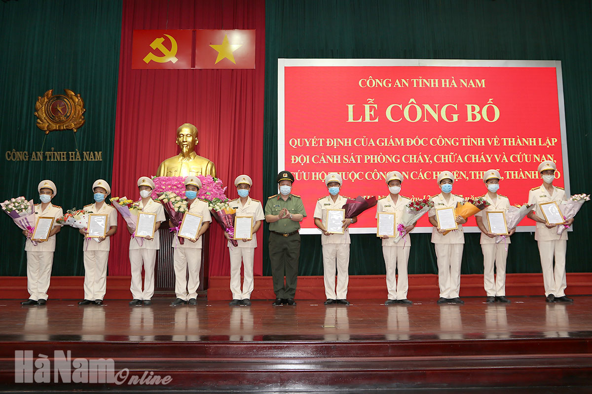 Công an Hà Nam: Công bố Quyết định thành lập Đội Cảnh sát PCCC & CNCH thuộc Công an các huyện, thị xã, thành phố