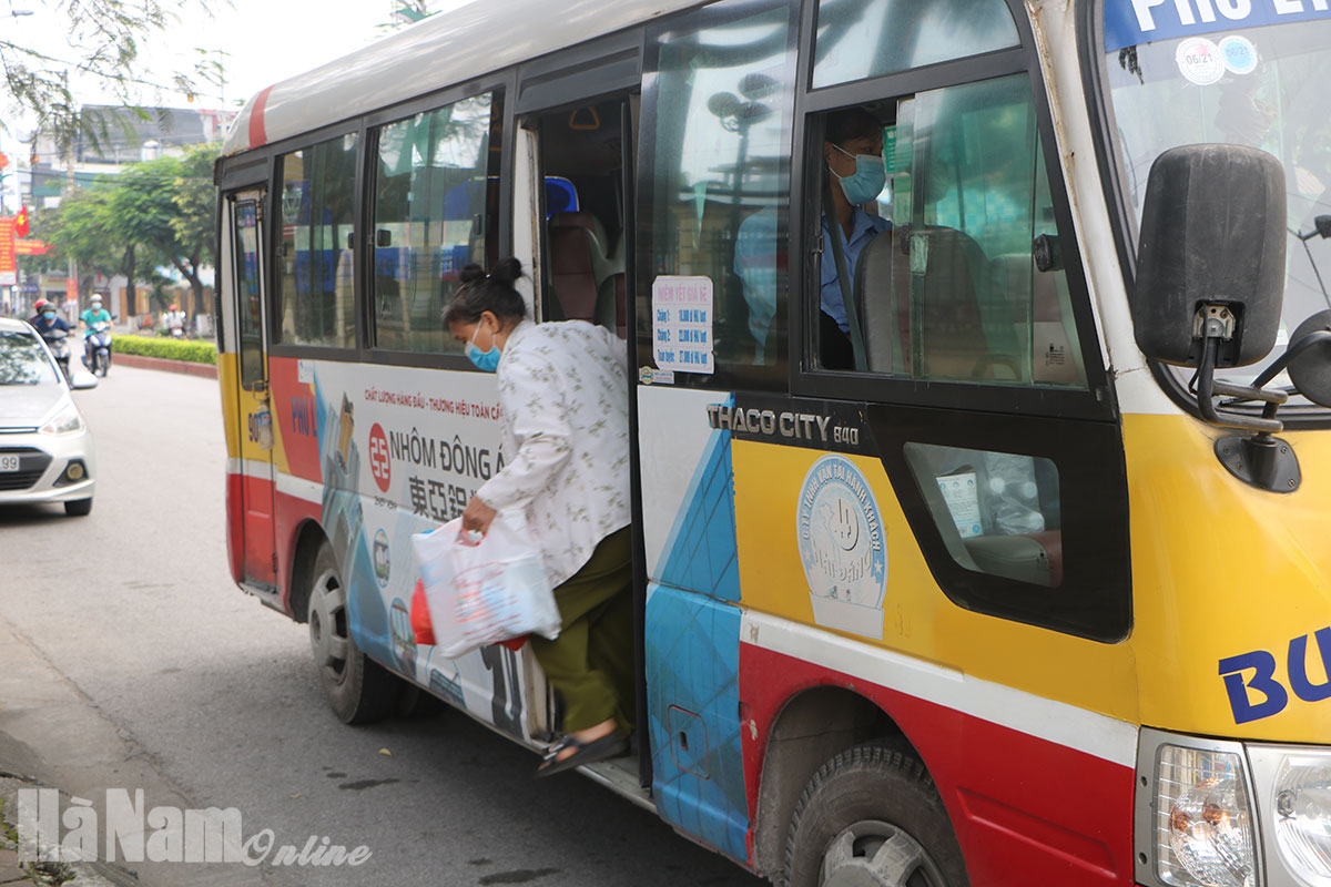 Tạm dừng vận chuyển hành khách từ Hà Nam đến các tỉnh, thành phố có ca lây nhiễm Covid-19