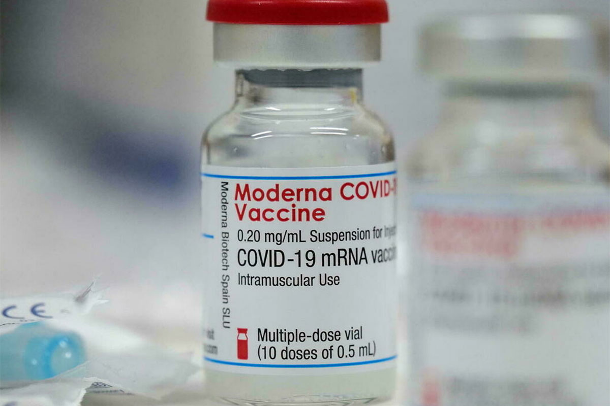 Những người nên và không nên tiêm vaccine Moderna