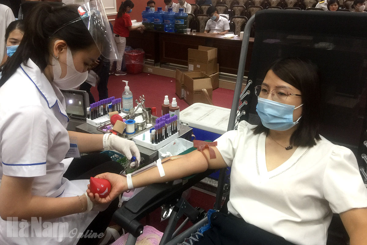 Công đoàn Viên chức tỉnh tổ chức hiến máu tình nguyện