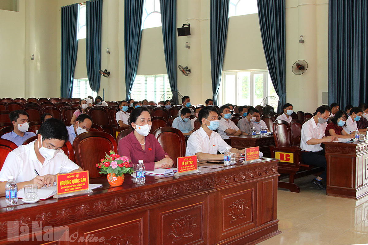 Đồng chí Bí thư Tỉnh ủy Lê Thị Thủy tiếp xúc cử tri tại xã Tiên Tân