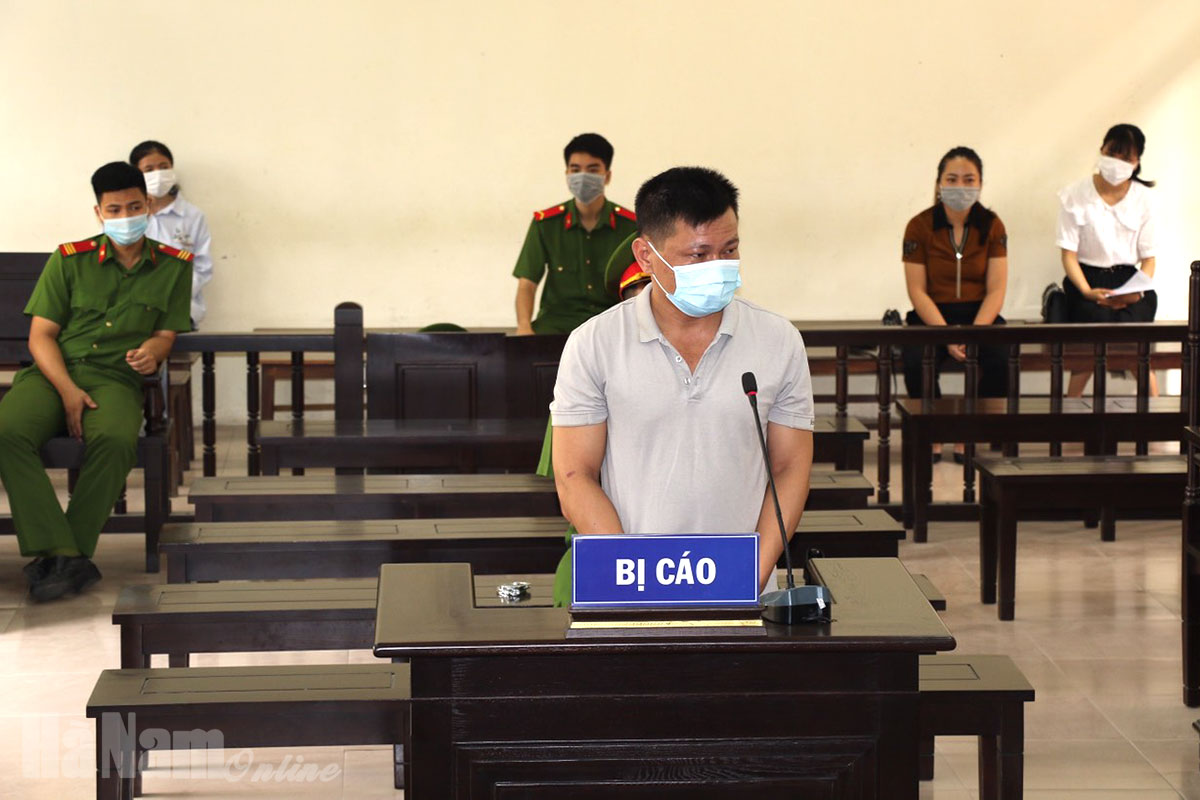 Tuyên án tù chung thân đối với bị cáo vận chuyển trái phép chất ma túy