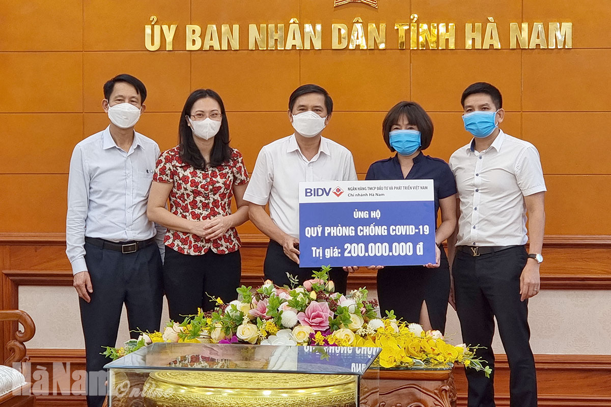 Tiếp nhận trên 1,1 tỷ đồng ủng hộ Quỹ vắc xin phòng chống dịch Covid-19 tỉnh