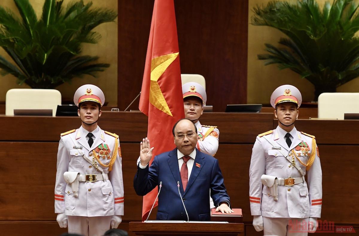 Chủ tịch nước Nguyễn Xuân Phúc tuyên thệ nhậm chức