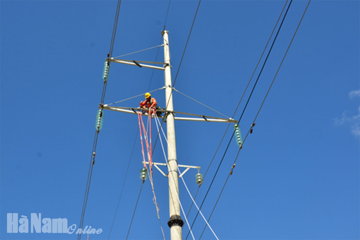 PC Hà Nam bảo đảm an toàn vận hành hệ thống điện trong mùa mưa bão