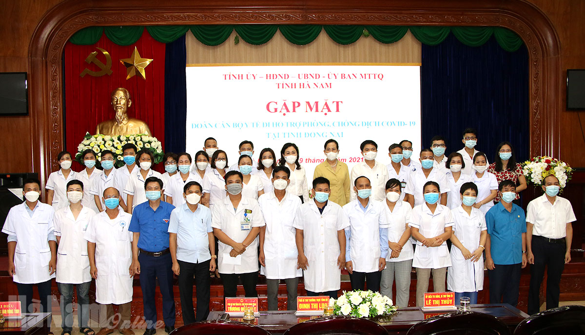 Các đồng chí lãnh đạo tỉnh gặp mặt đoàn cán bộ, y tế hỗ trợ phòng, chống dịch Covid-19 tại Đồng Nai