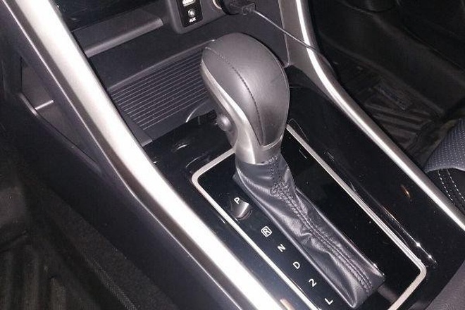 Những nút trên cần số mà lái xe hay bỏ qua