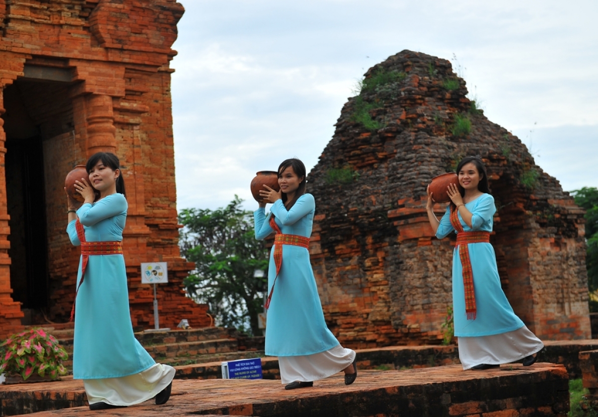 Độc đáo nghề gốm không bàn xoay ở Bình Thuận