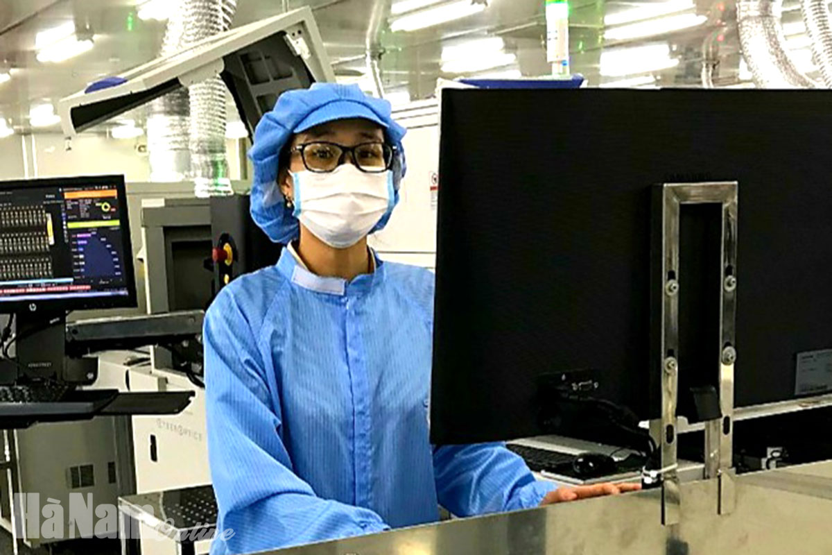 'Sử dụng máy móc làm thay con người'