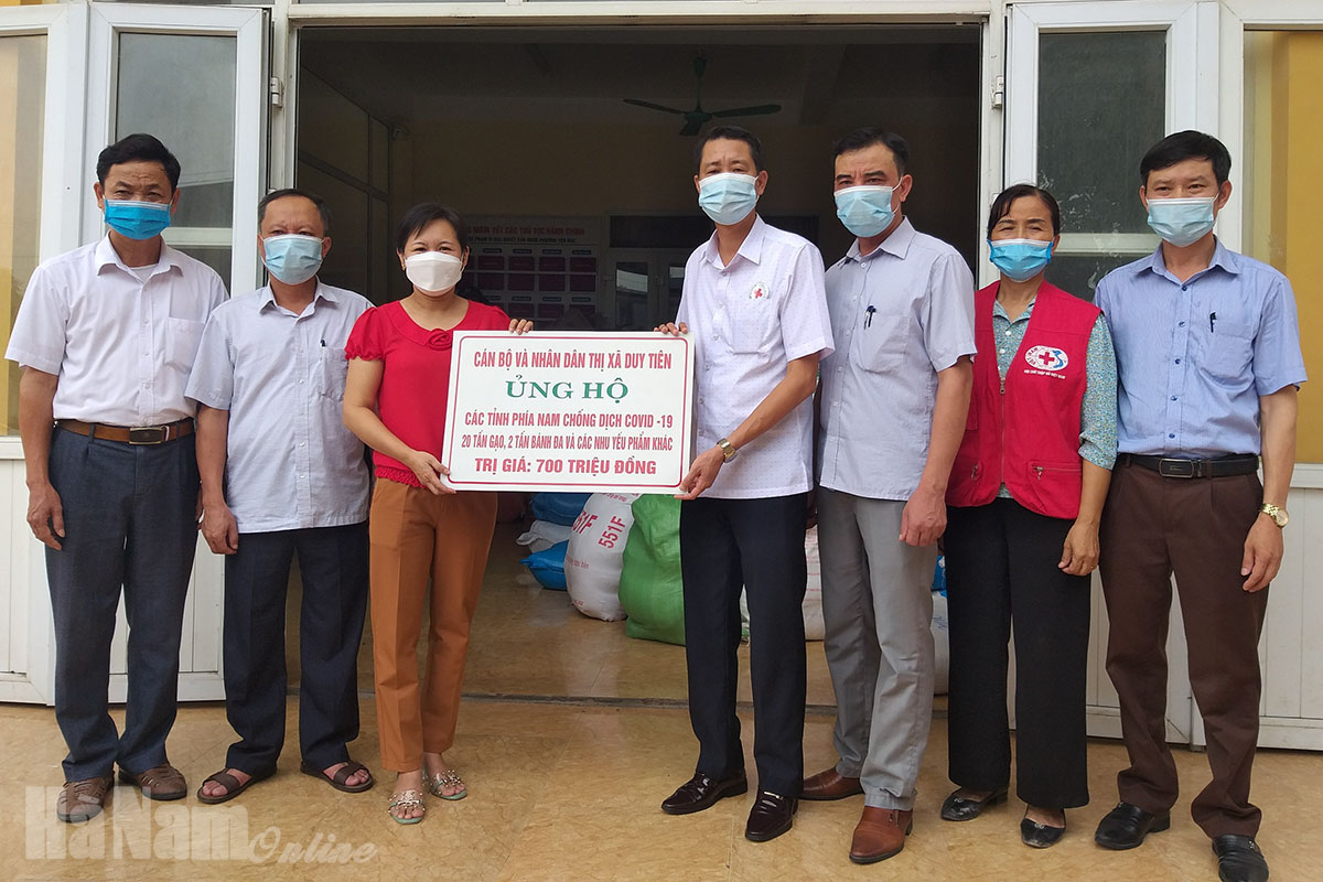 Hội CTĐ thị xã Duy Tiên ủng hộ nhân dân các tỉnh phía Nam bị ảnh hưởng của dịch covid-19 hơn 70 tấn gạo và nhu yếu phẩm