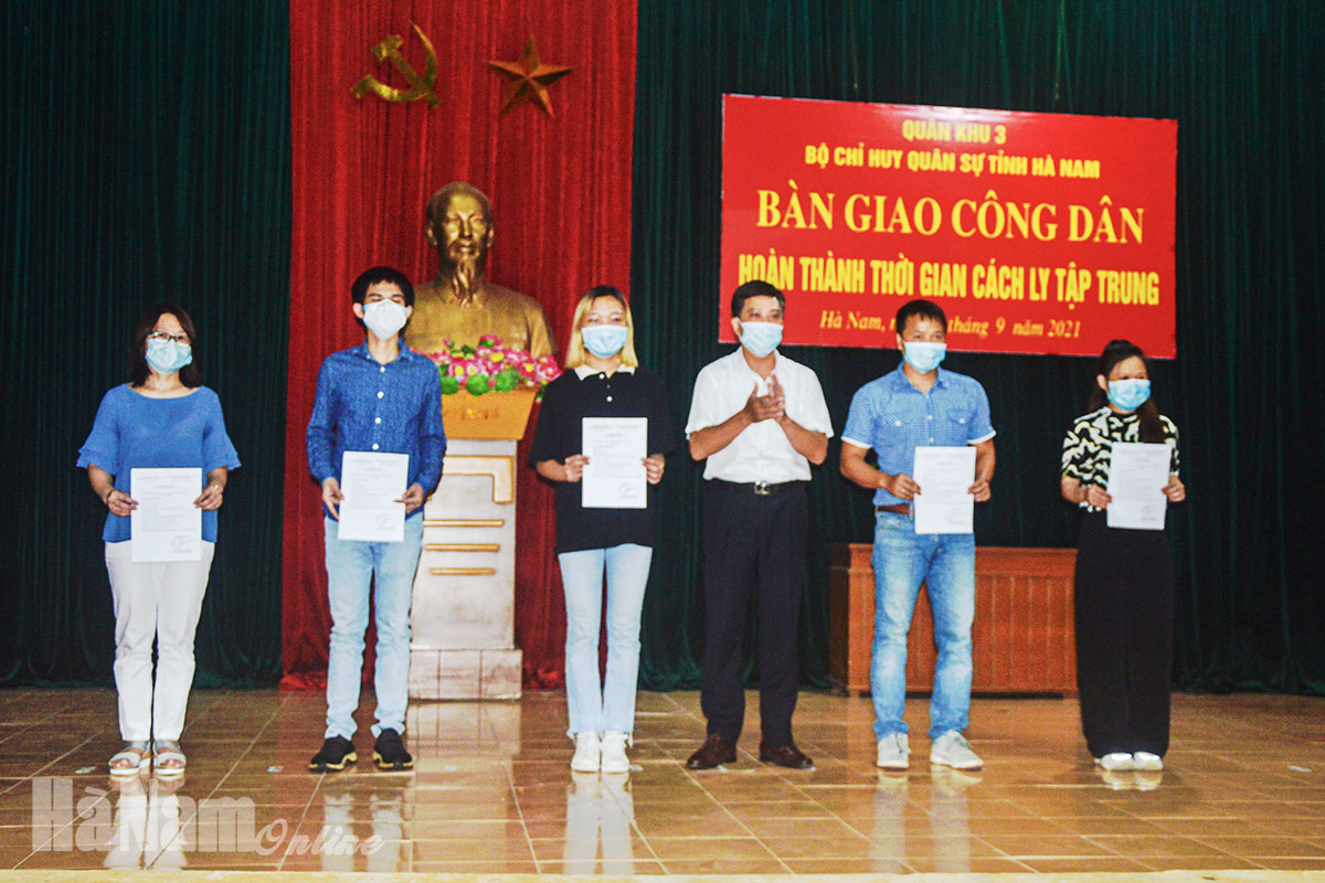 Bàn giao 55 công dân hoàn thành thời gian cách ly tập trung về địa phương