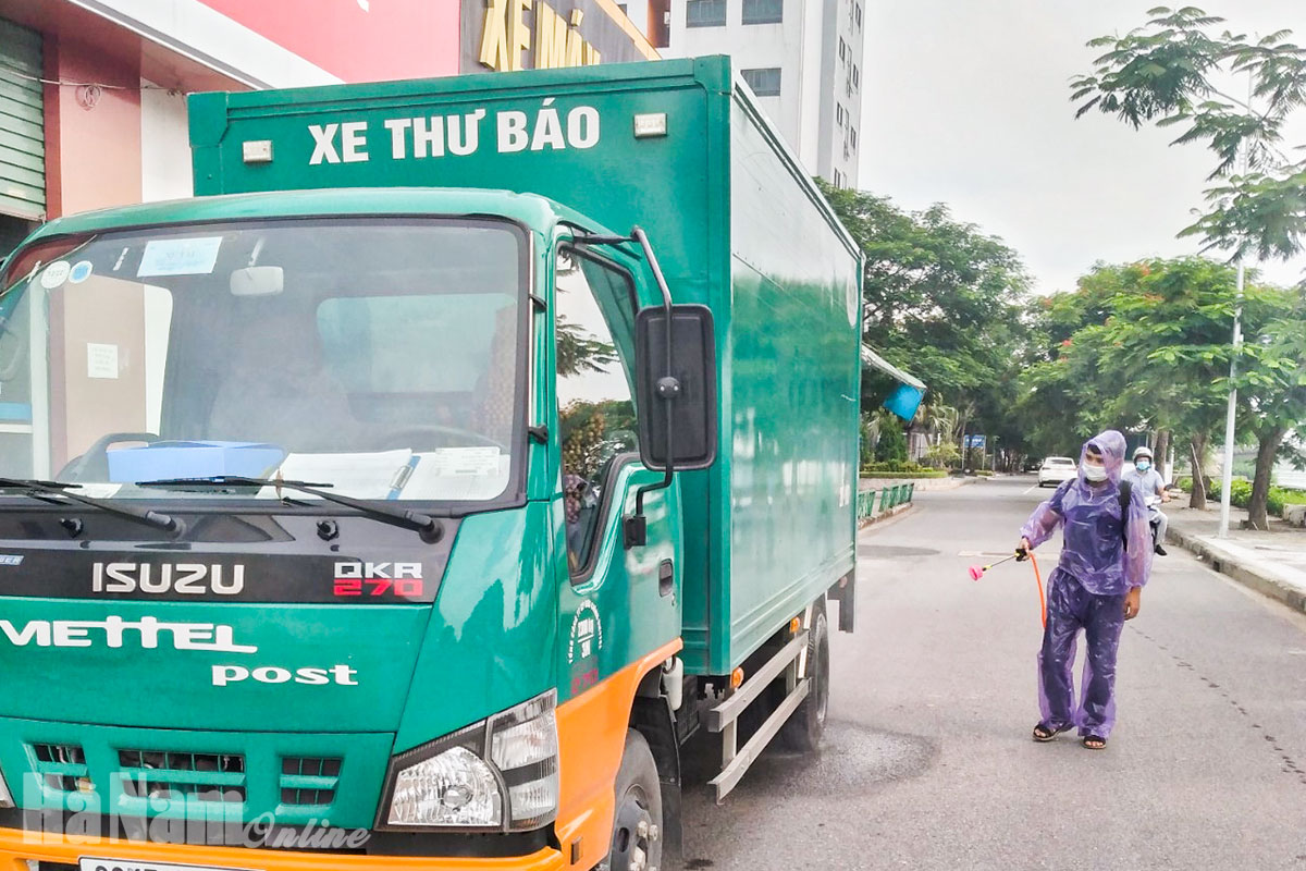 Các doanh nghiệp bưu chính, chuyển phát nỗ lực vượt khó