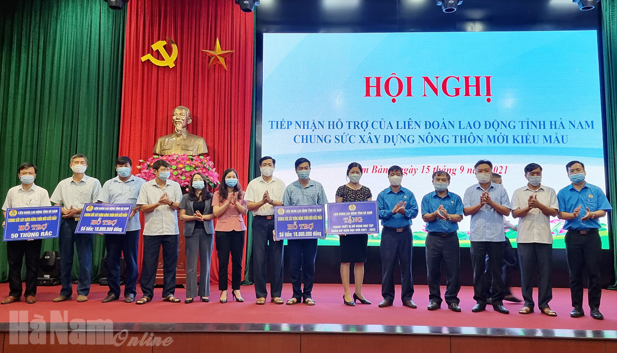 LĐLĐ tỉnh hỗ trợ Kim Bảng xây dựng NTM kiểu mẫu