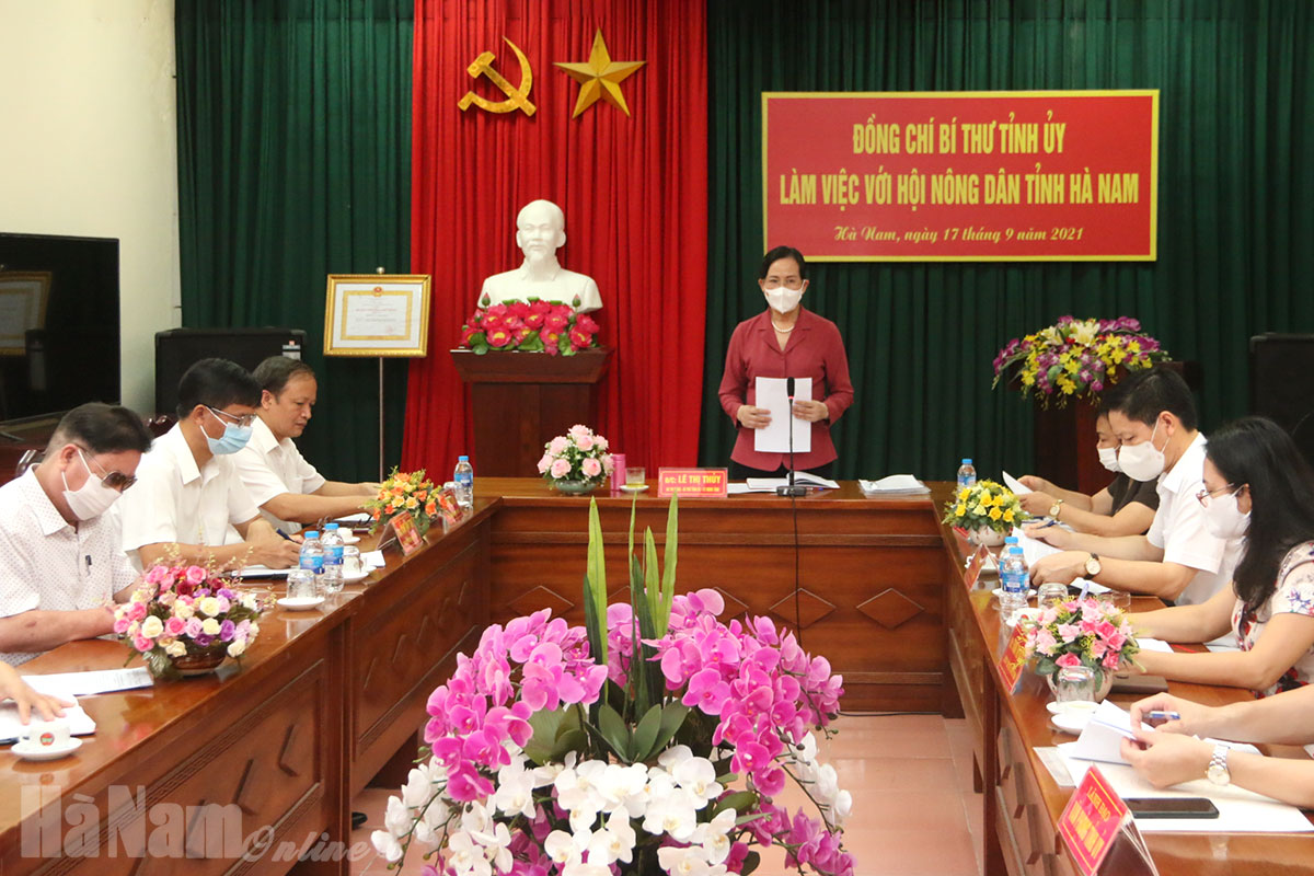 Đồng chí Bí thư Tỉnh ủy Lê Thị Thủy làm việc với Hội Nông dân tỉnh