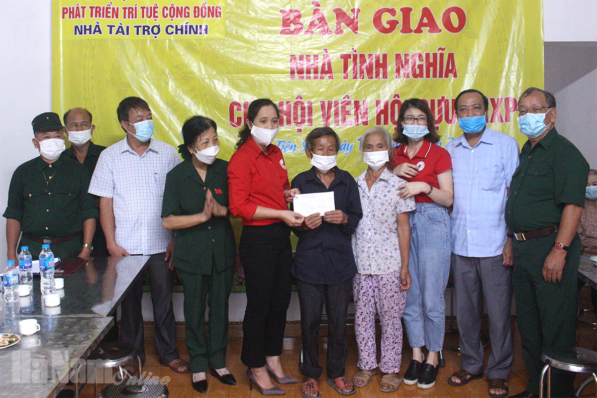 Hội Cựu TNXP trao nhà tình nghĩa cho hội viên nghèo