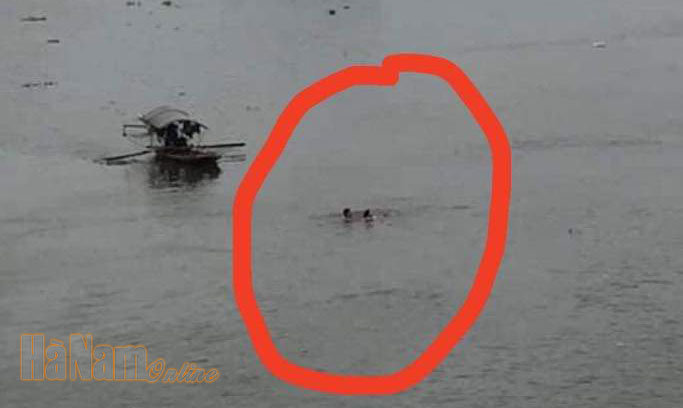 Thượng uý quân đội dũng cảm cứu người đuối nước trên sông Đáy