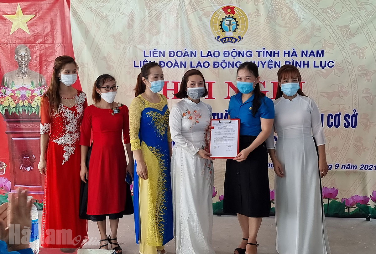 Thành lập CĐCS Công ty TNHH Giày Ngọc Hồng