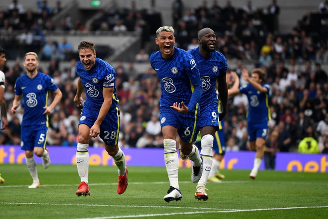 Đại thắng trước Tottenham, Chelsea vượt lên trên Man Utd, Liverpool