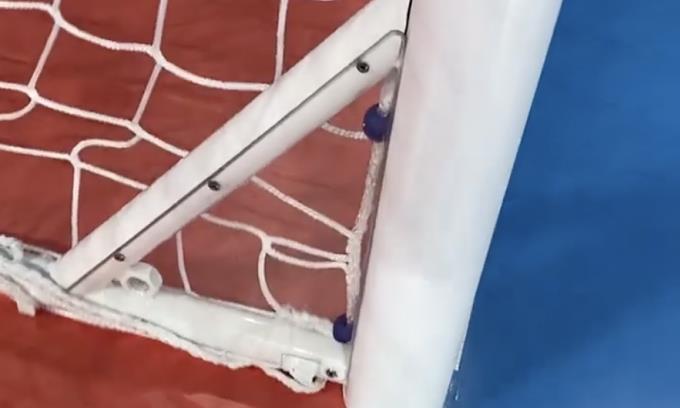 FIFA sửa lỗi thanh chắn chéo ở khung thành futsal