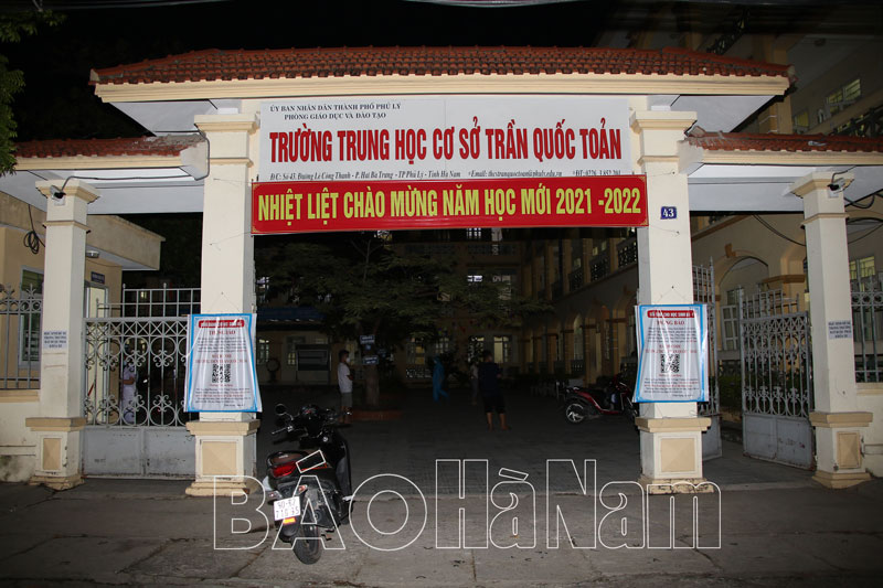 1 giáo viên và 17 học sinh trường THCS Trần Quốc Toản mắc Covid-19