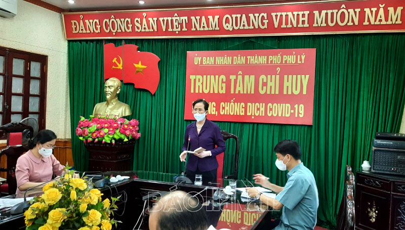 Đồng chí Bí thư Tỉnh ủy Lê Thị Thuỷ yêu cầu thành phố Phủ Lý bằng mọi giá phải dập được dịch