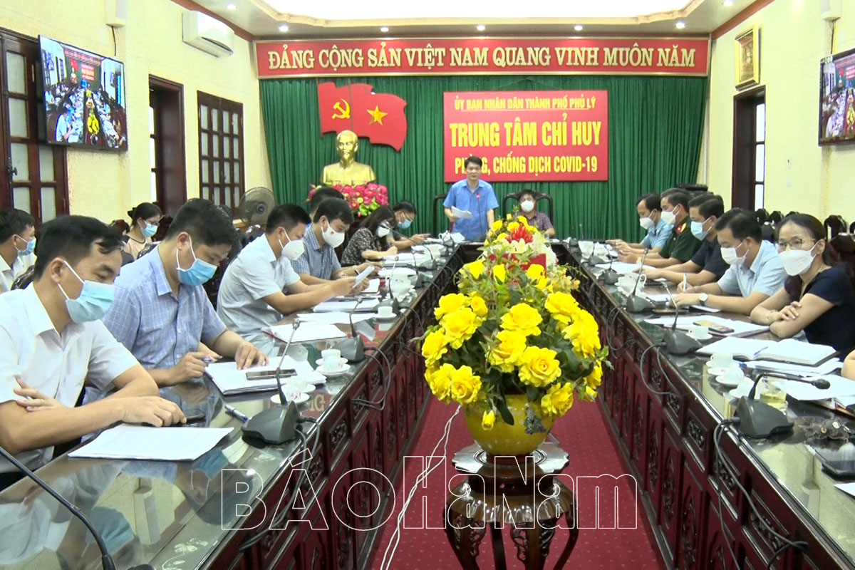 TP Phủ Lý chỉ đạo các phường, xã phát phiếu đi chợ cho người dân tại khu vực giãn cách theo Chỉ thị 16