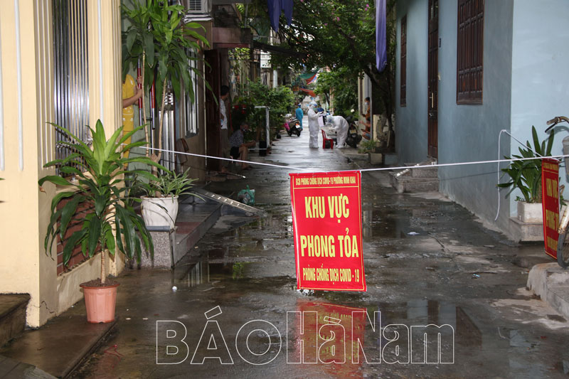Một tuần gồng mình chống dịch: Thành phố Phủ Lý bình tĩnh, đoàn kết để chiến thắng