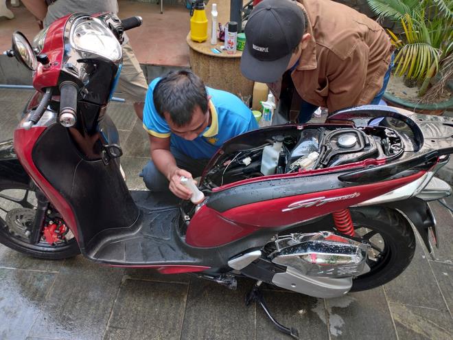 Mua xe máy cũ cần lưu ý gì để tránh "tiền mất tật mang"?