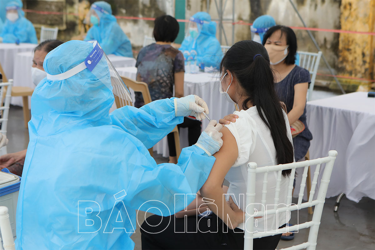 24 giờ qua, Hà Nam chỉ phát hiện 11 trường hợp dương tính với SARS-CoV-2