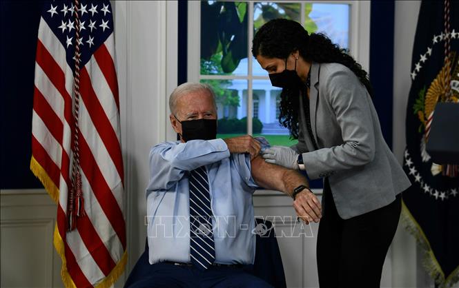 Tổng thống Mỹ tiêm mũi vaccine thứ 3