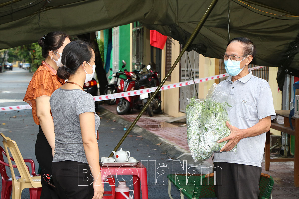 Hỗ trợ người dân vùng phong tỏa duy trì ổn định sản xuất