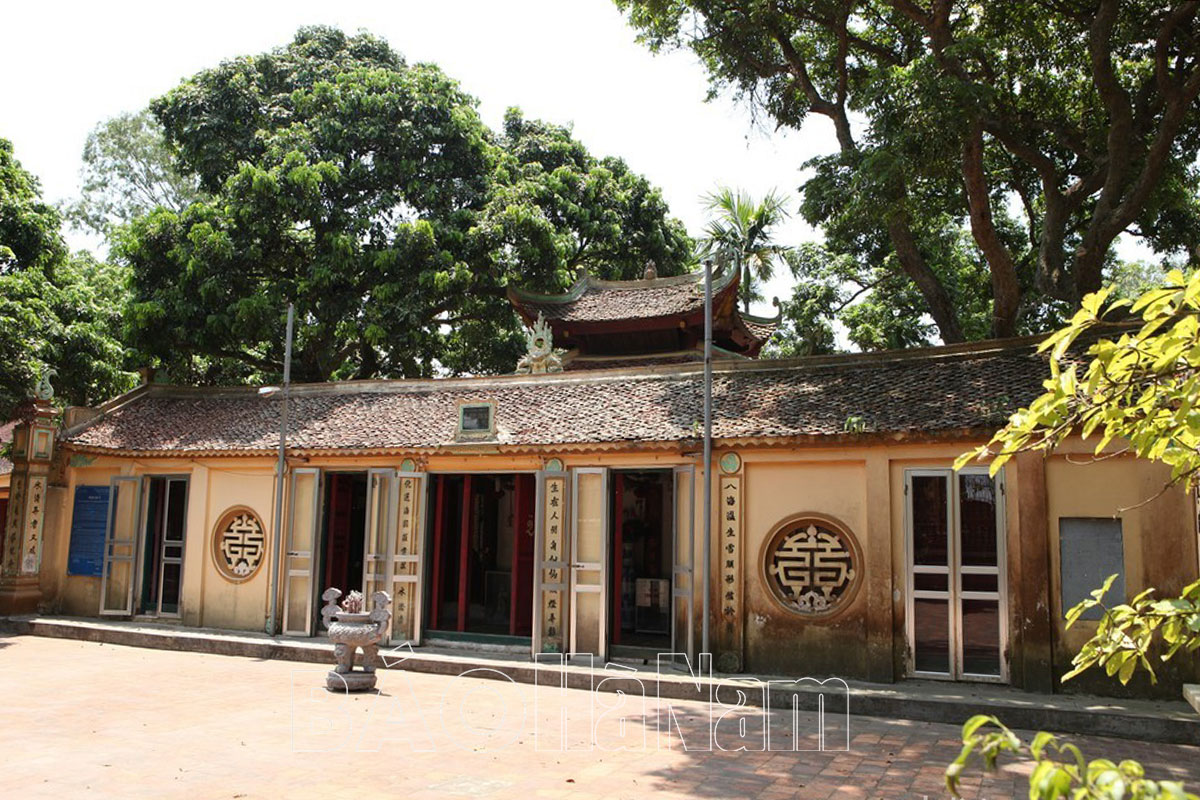 Tháng 8 nhớ hội đền Bà Vũ