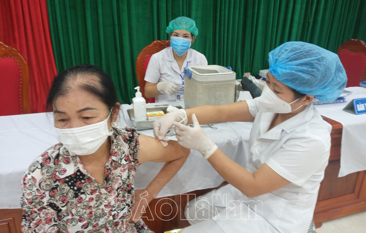 Chiều 3/10, ghi nhận thêm 13 trường hợp có kết quả xét nghiệm dương tính với SARS-CoV-2