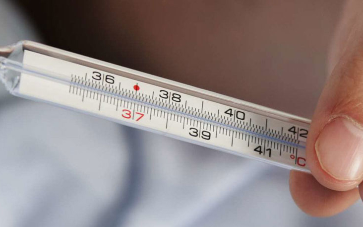 F0 điều trị tại nhà nên đo nhiệt độ vào thời điểm nào trong ngày?