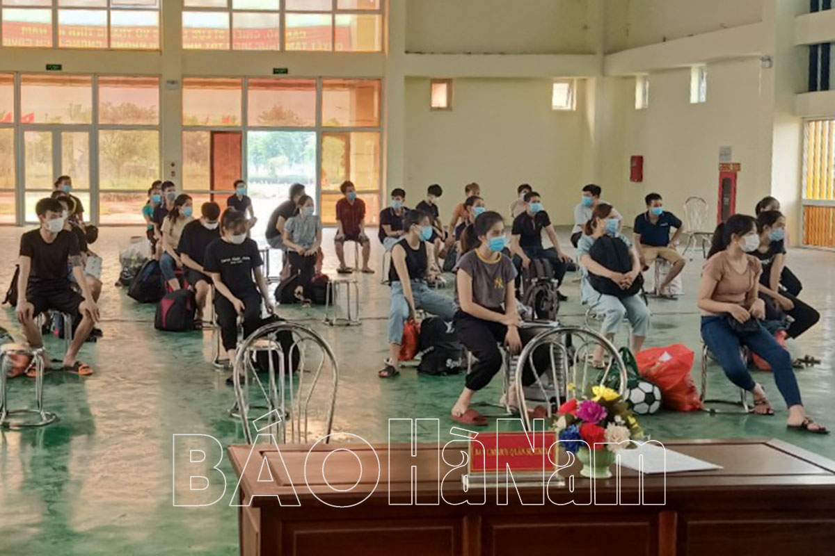 Bàn giao công dân hoàn thành thời gian cách ly phòng dịch tập trung