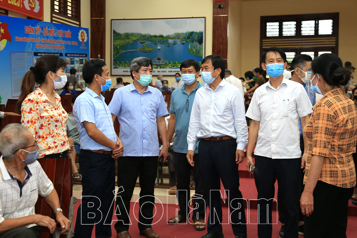 Các huyện: Bình Lục, Lý Nhân, Kim Bảng, Thanh Liêm huy động tổng lực tiêm vắc xin phòng Covid-19 mũi 1 toàn dân