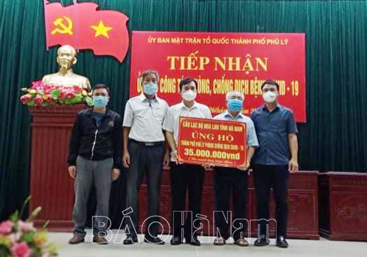 CLB Hoa lan Hà Nam ủng hộ TP.Phủ Lý 35 triệu đồng phòng, chống dịch Covid-19