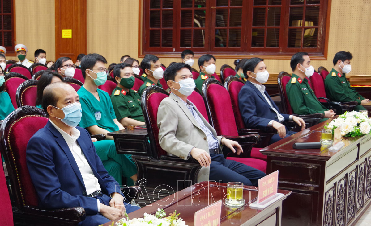 UBND tỉnh gặp mặt, biểu dương Đoàn cán bộ quân đội hỗ trợ tỉnh phòng, chống dịch Covid-19