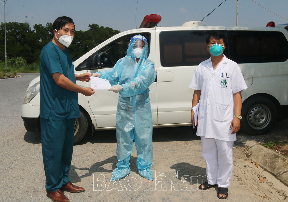 Nỗ lực điều trị bệnh nhân Covid-19 ở Bệnh viện dã chiến số 1 Hà Nam